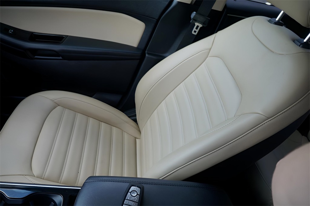 2019 Ford Edge SEL photo 18
