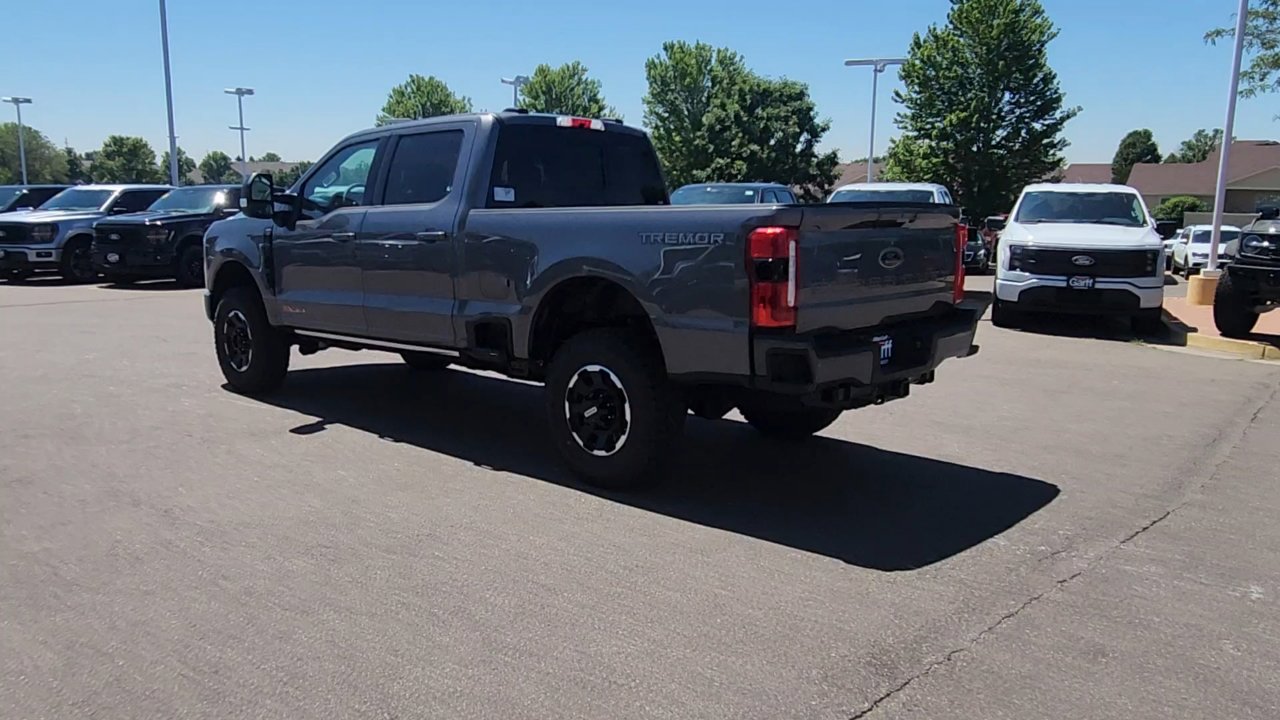 2025 Ford F-350 Lariat photo 2