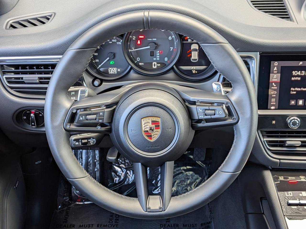 2025 Porsche Macan Base photo 15