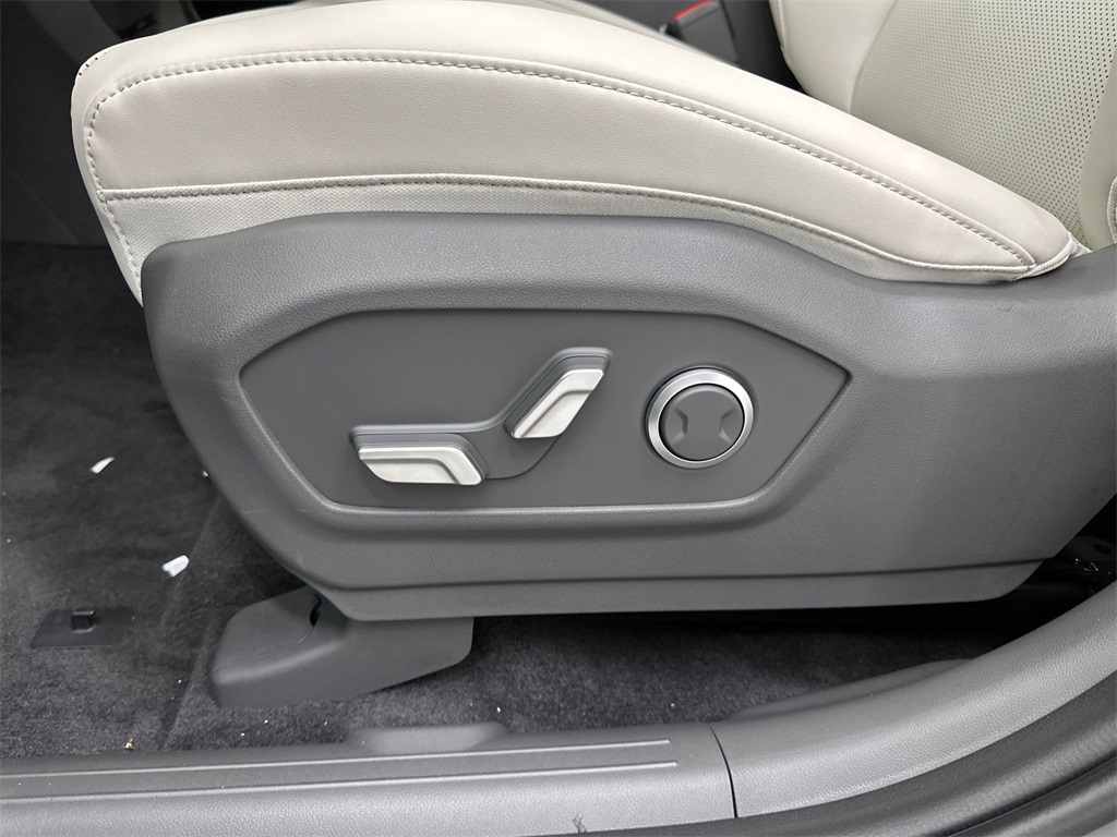 2026 Hyundai Santa Fe SEL photo 9