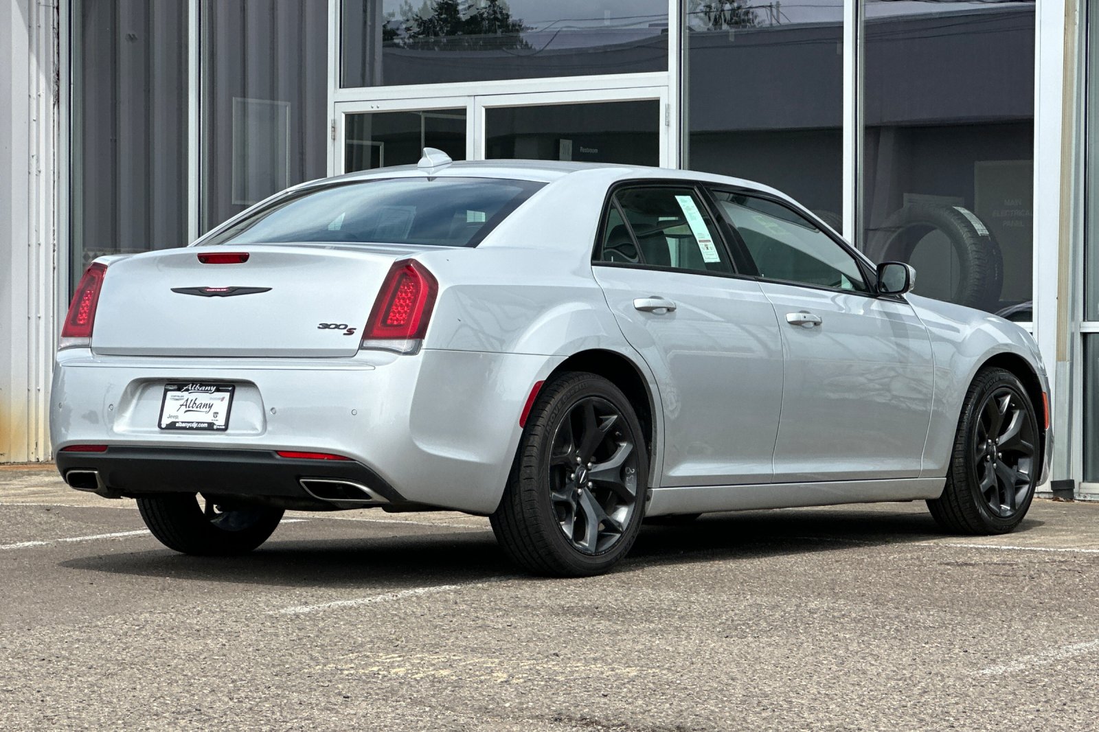 2023 Chrysler 300 S photo 3