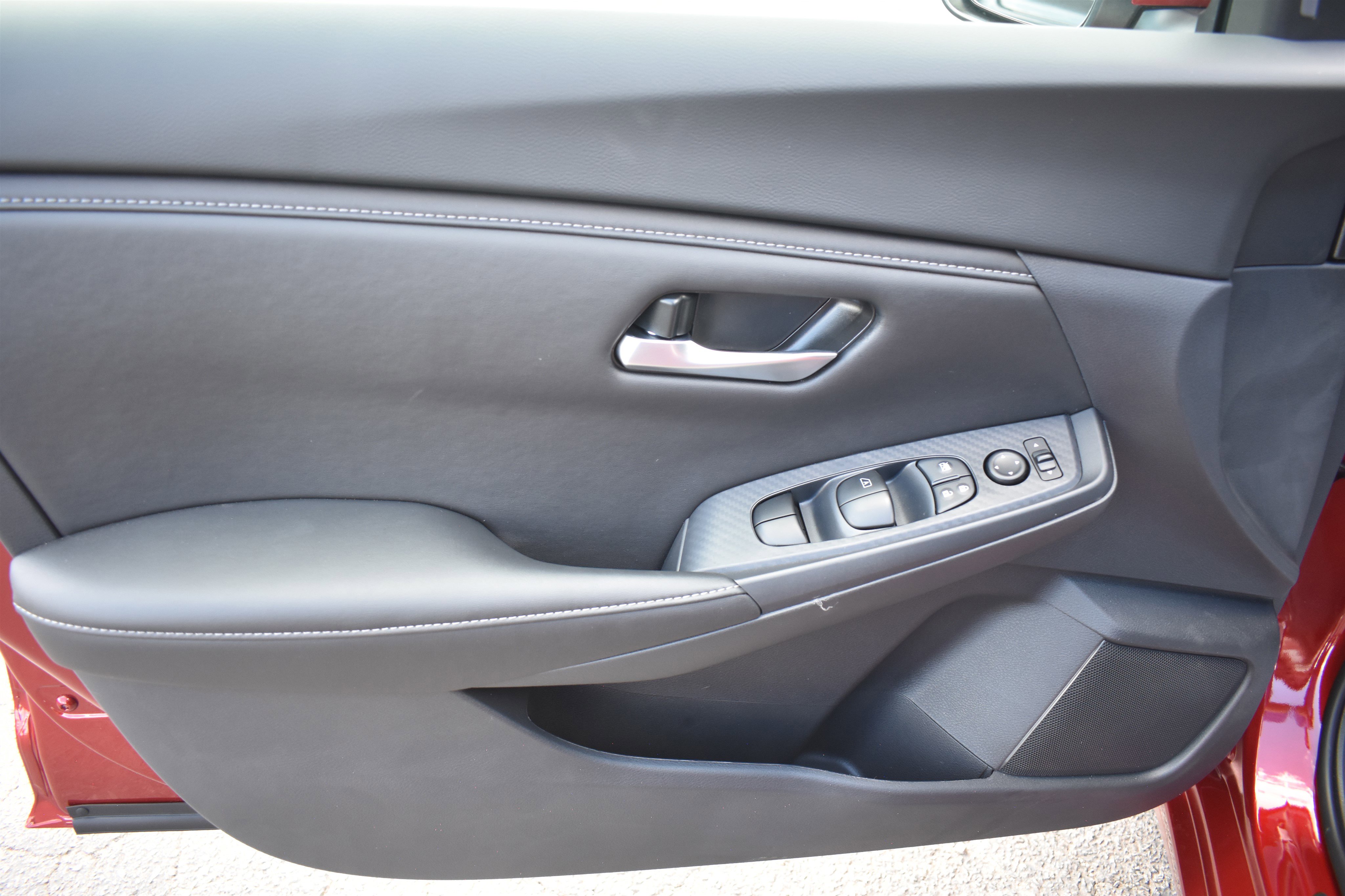 2025 Nissan Sentra SV photo 3