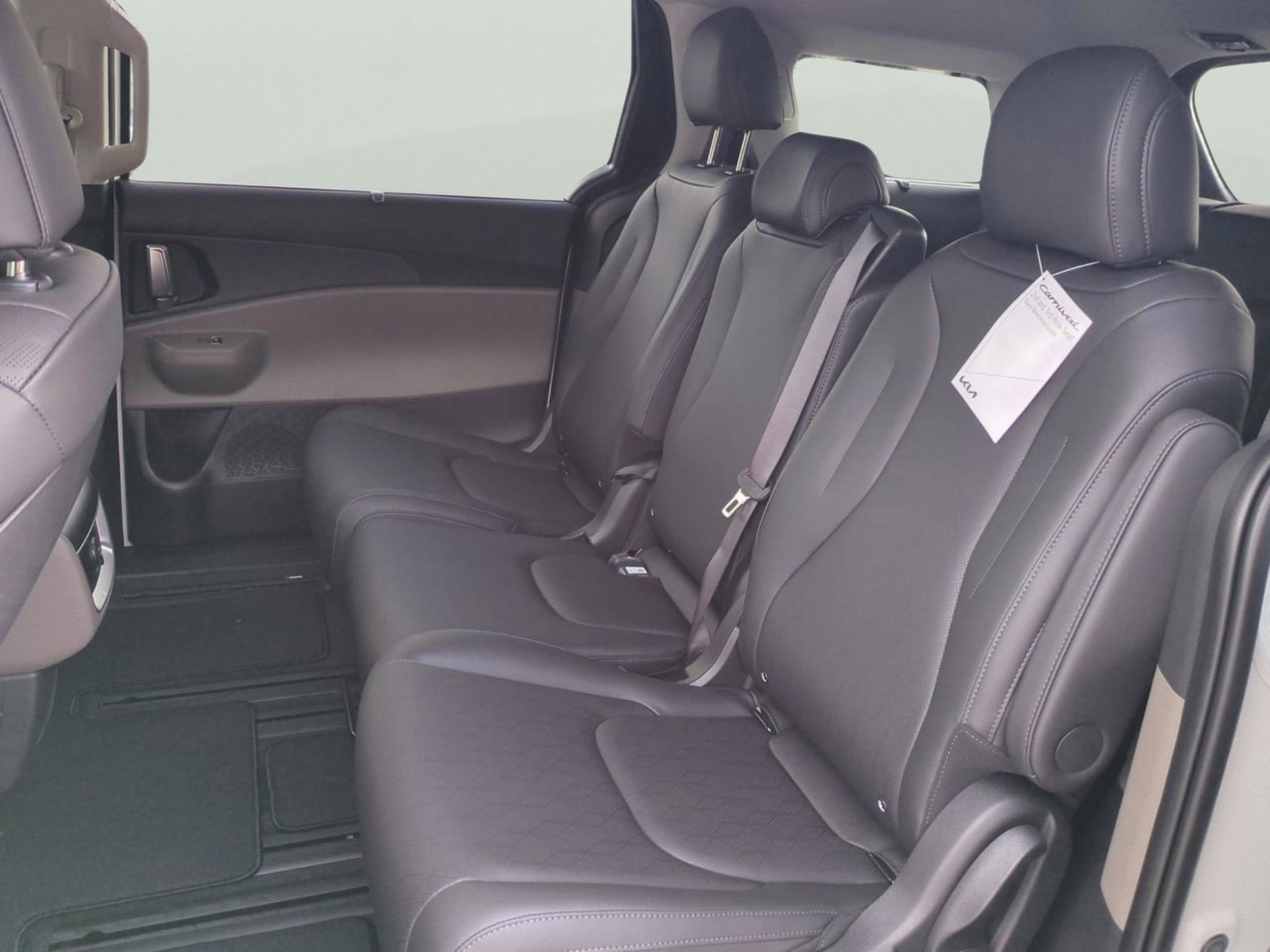 2026 Kia Carnival EX photo 15
