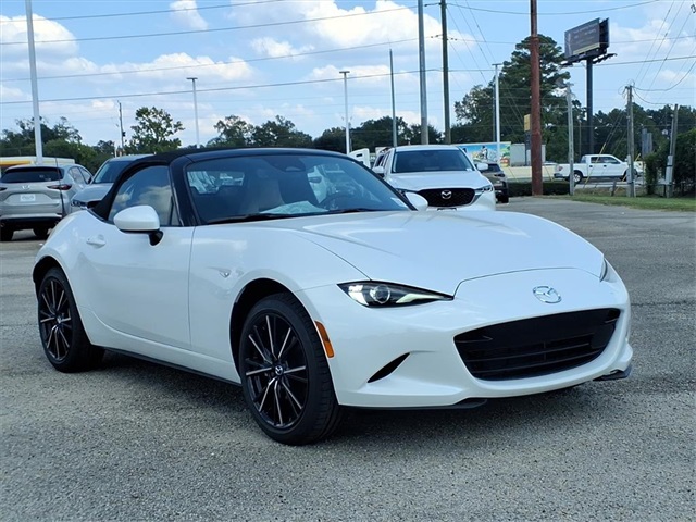 2025 Mazda MX-5 Miata Miata Grand Touring photo 2
