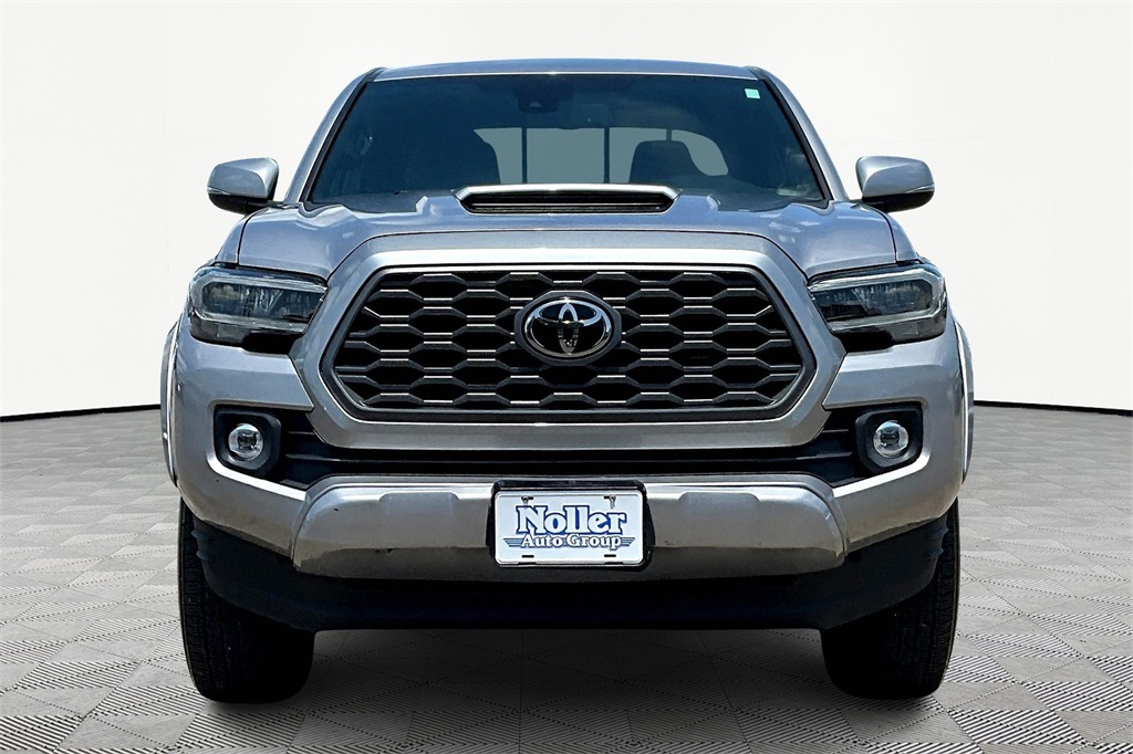 2020 Toyota Tacoma TRD Sport photo 3