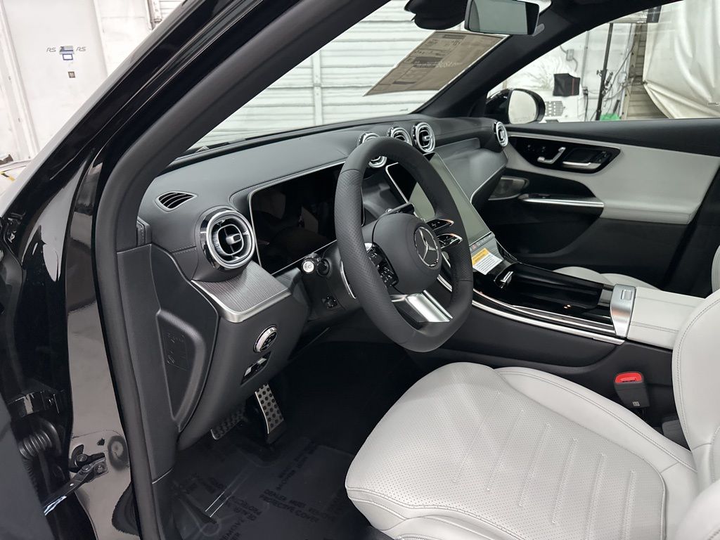 2026 Mercedes Benz GLC 300 photo 4