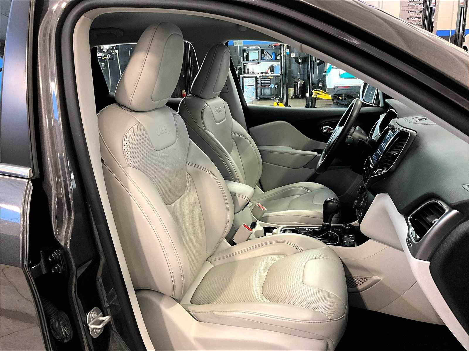 2020 Jeep Cherokee Limited photo 11