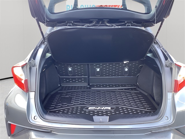 2022 Toyota C-HR XLE photo 13
