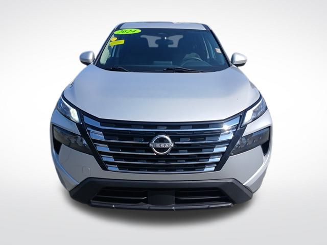2024 Nissan Rogue SV photo 2