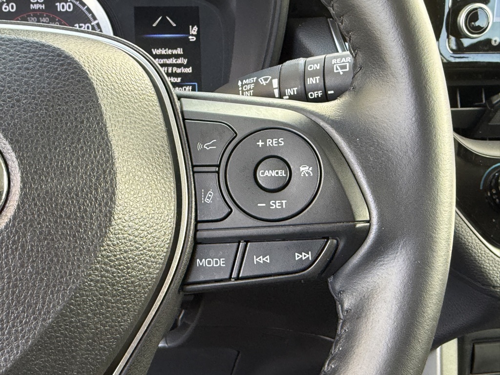 2022 Toyota Corolla Cross LE photo 17