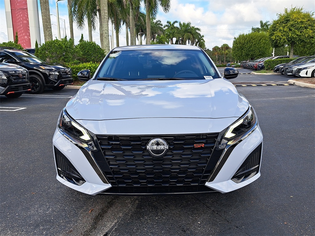 2025 Nissan Altima 2.5 SR photo 3