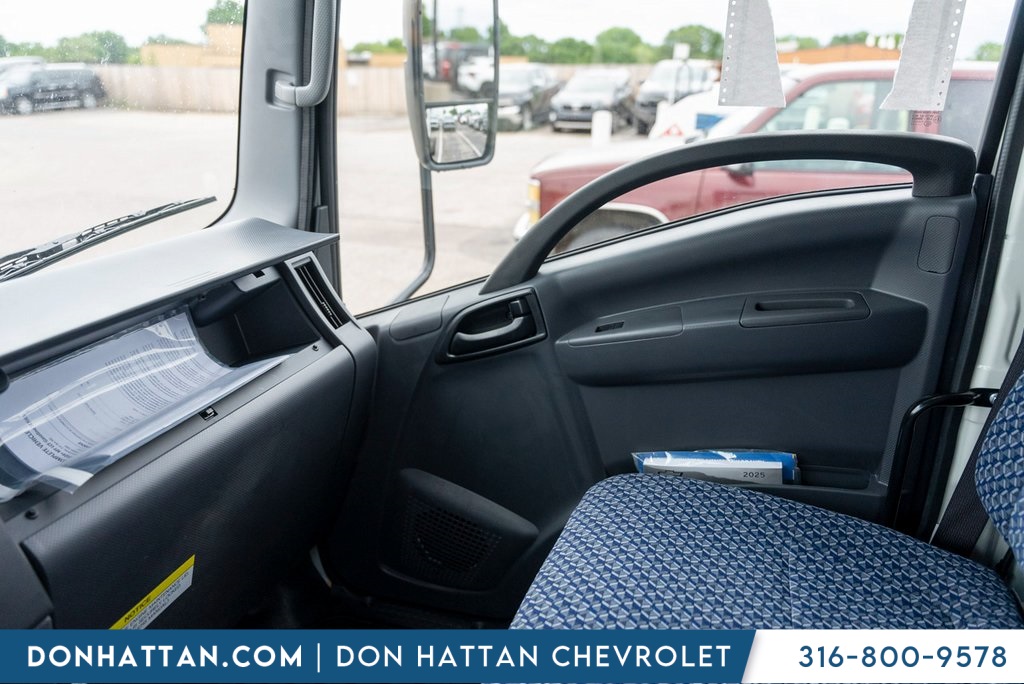 2025 Chevrolet Silverado photo 14