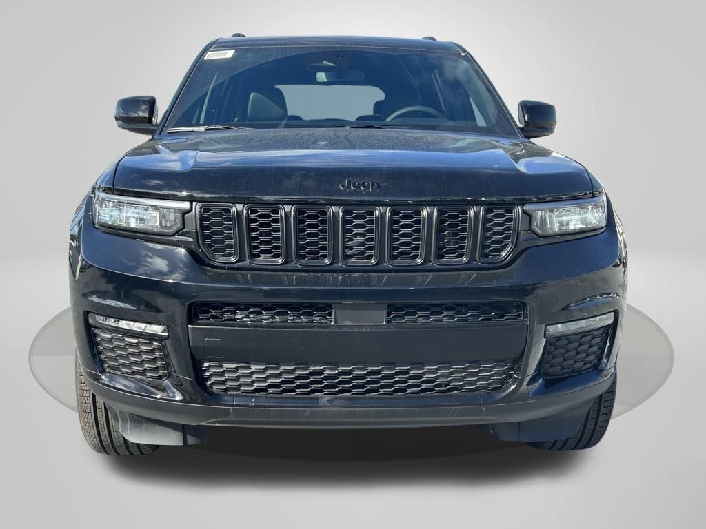 2025 Jeep Grand Cherokee Limited photo 3