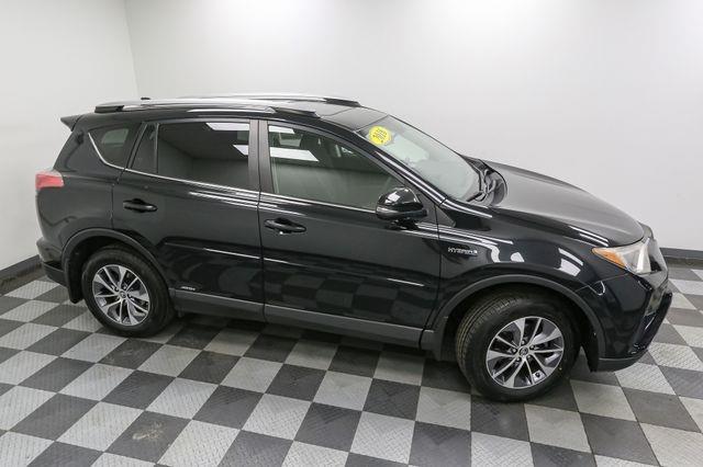 2016 Toyota RAV4 Hybrid XLE photo 2