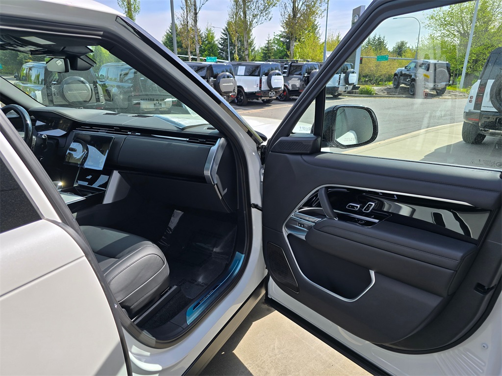 2025 Land Rover Range Rover Autobiography photo 27