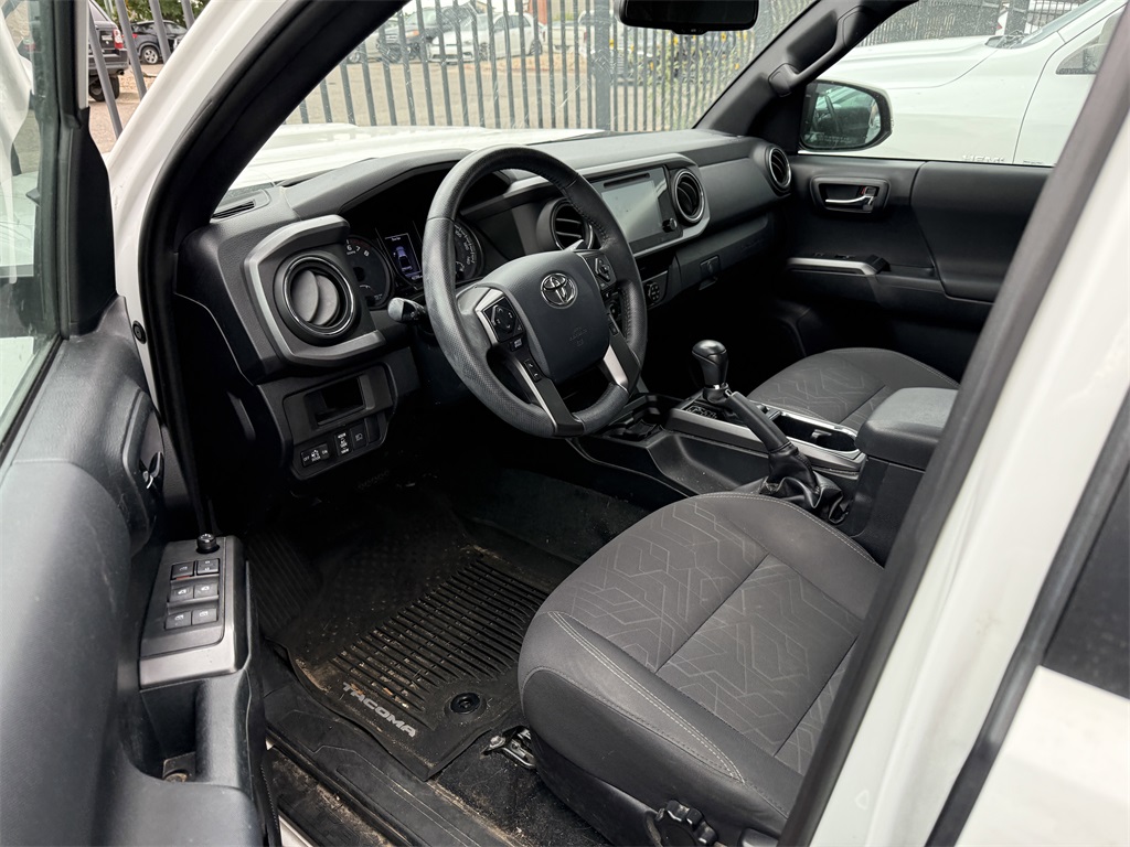 2019 Toyota Tacoma TRD Sport photo 2