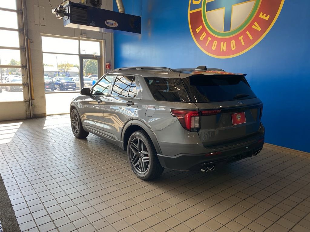 2025 Ford Explorer ST photo 21