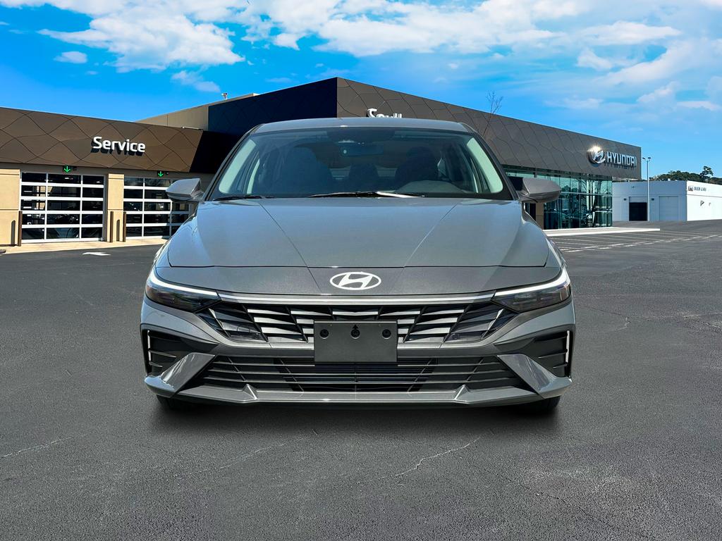 2025 Hyundai Elantra SE photo 11