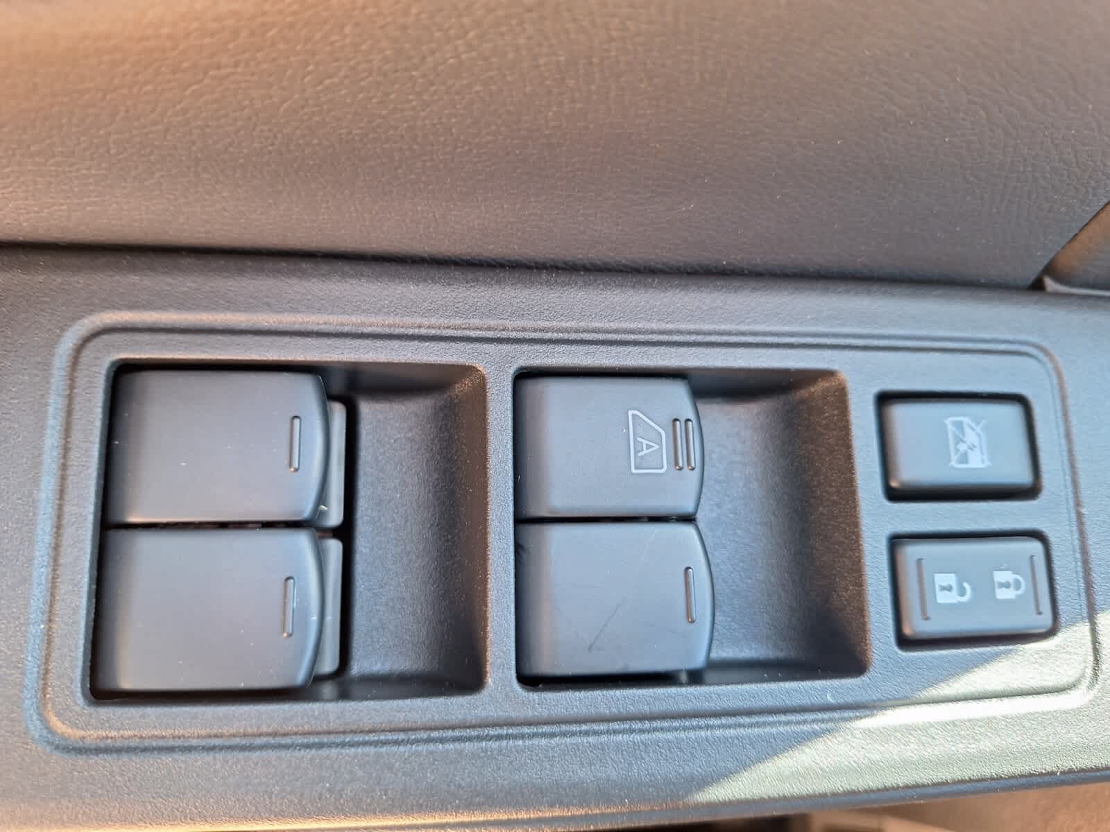 2025 Nissan Frontier Crew Cab SV photo 17