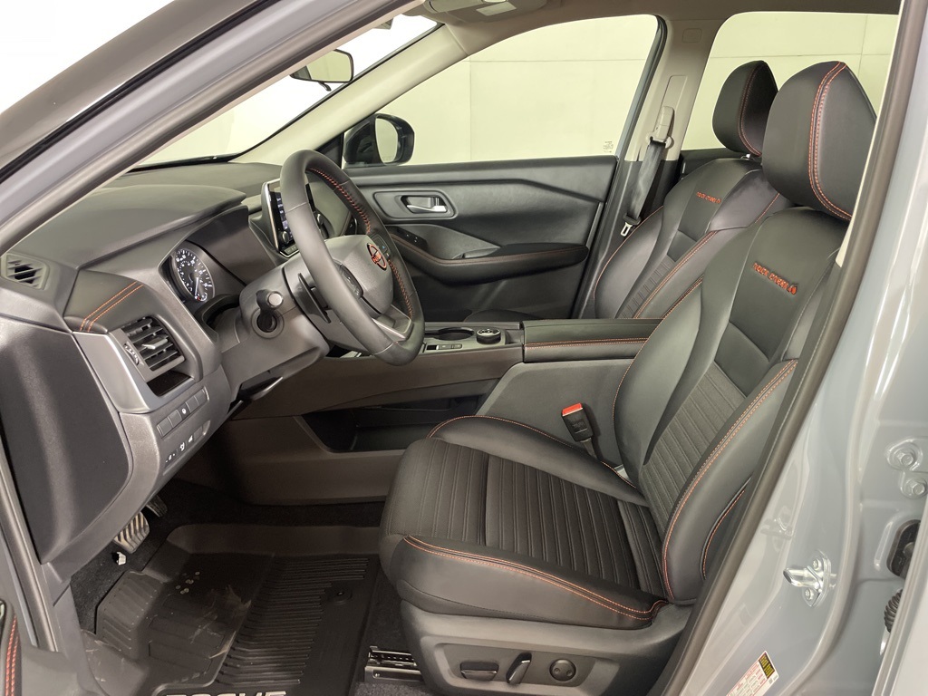 2026 Nissan Rogue SV photo 15