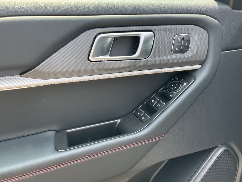 2025 Ford Explorer ST-Line photo 3