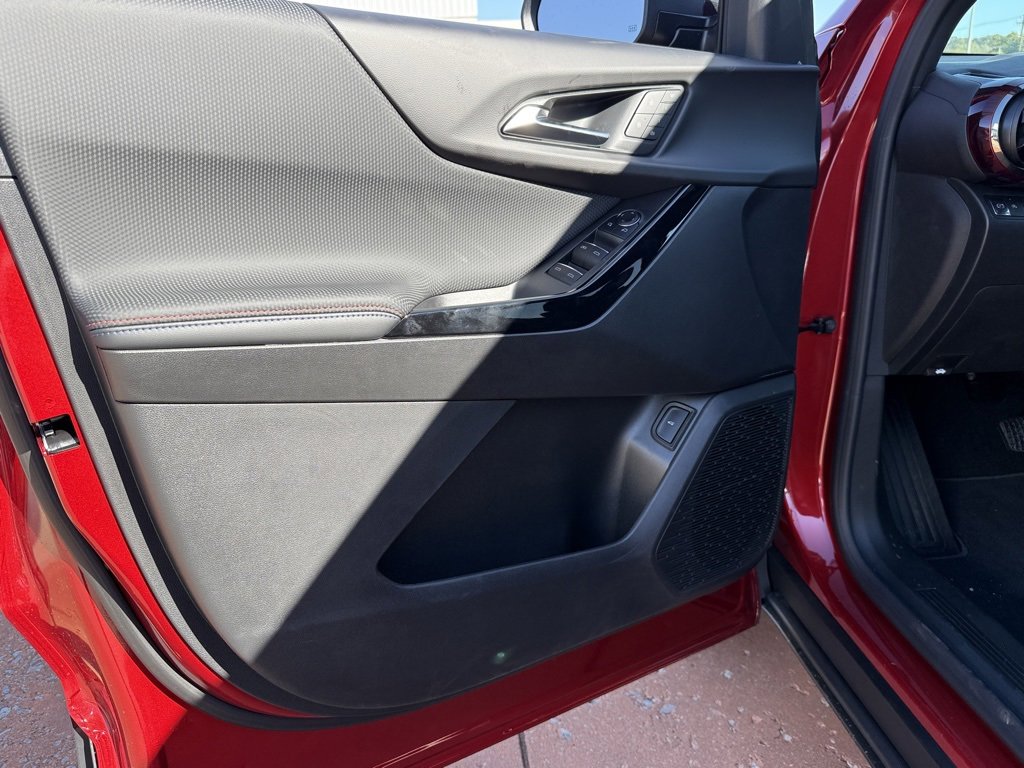 2026 Chevrolet Equinox RS photo 2