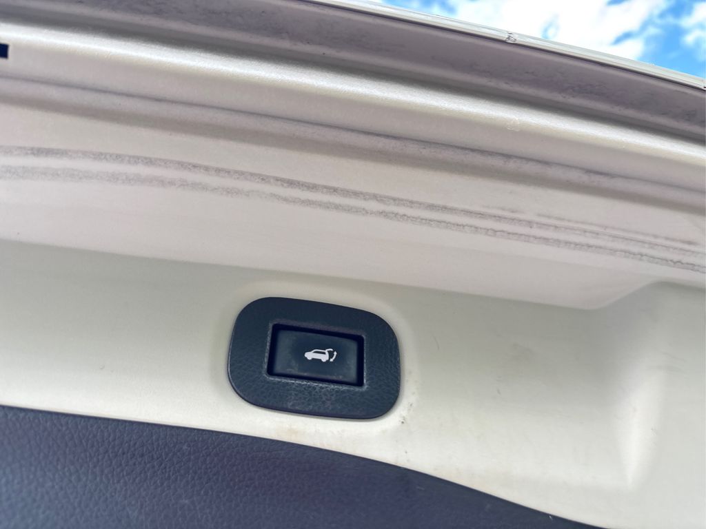 2016 Nissan Rogue SV photo 14