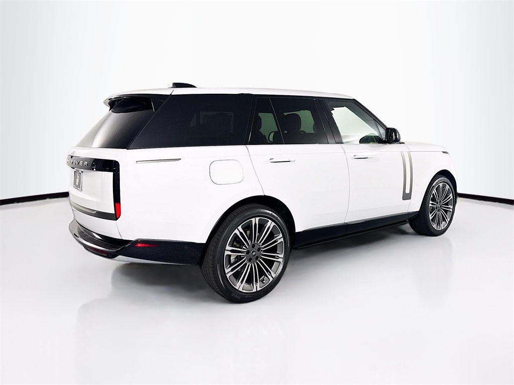 2025 Land Rover Range Rover SE photo 4
