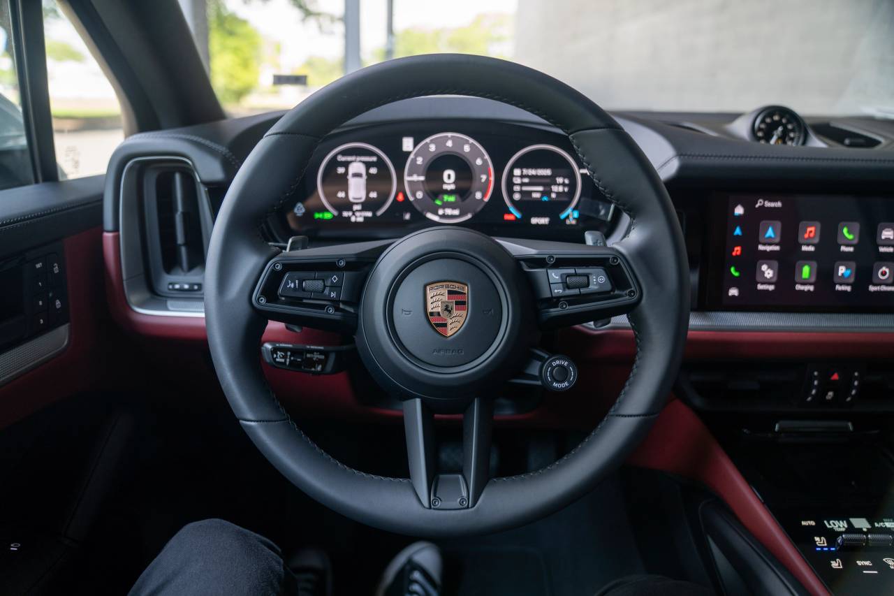 2025 Porsche Cayenne E-Hybrid photo 7