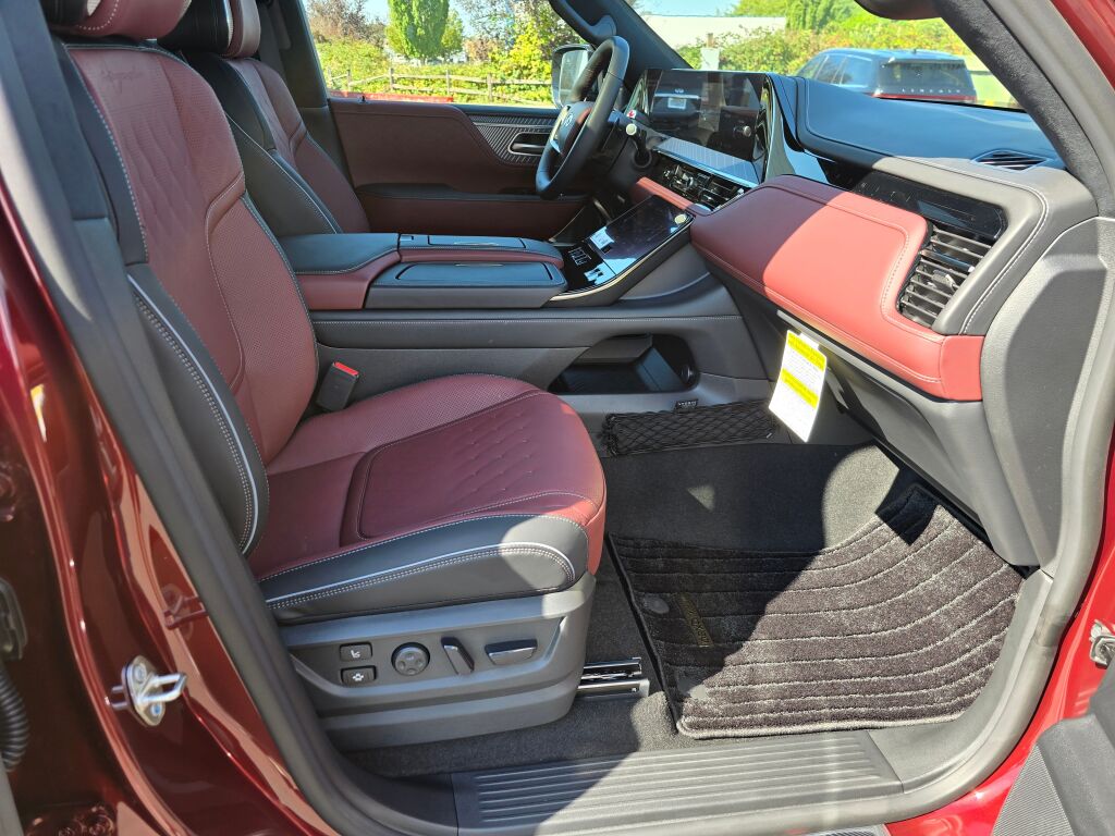 2026 Infiniti QX80 photo 9