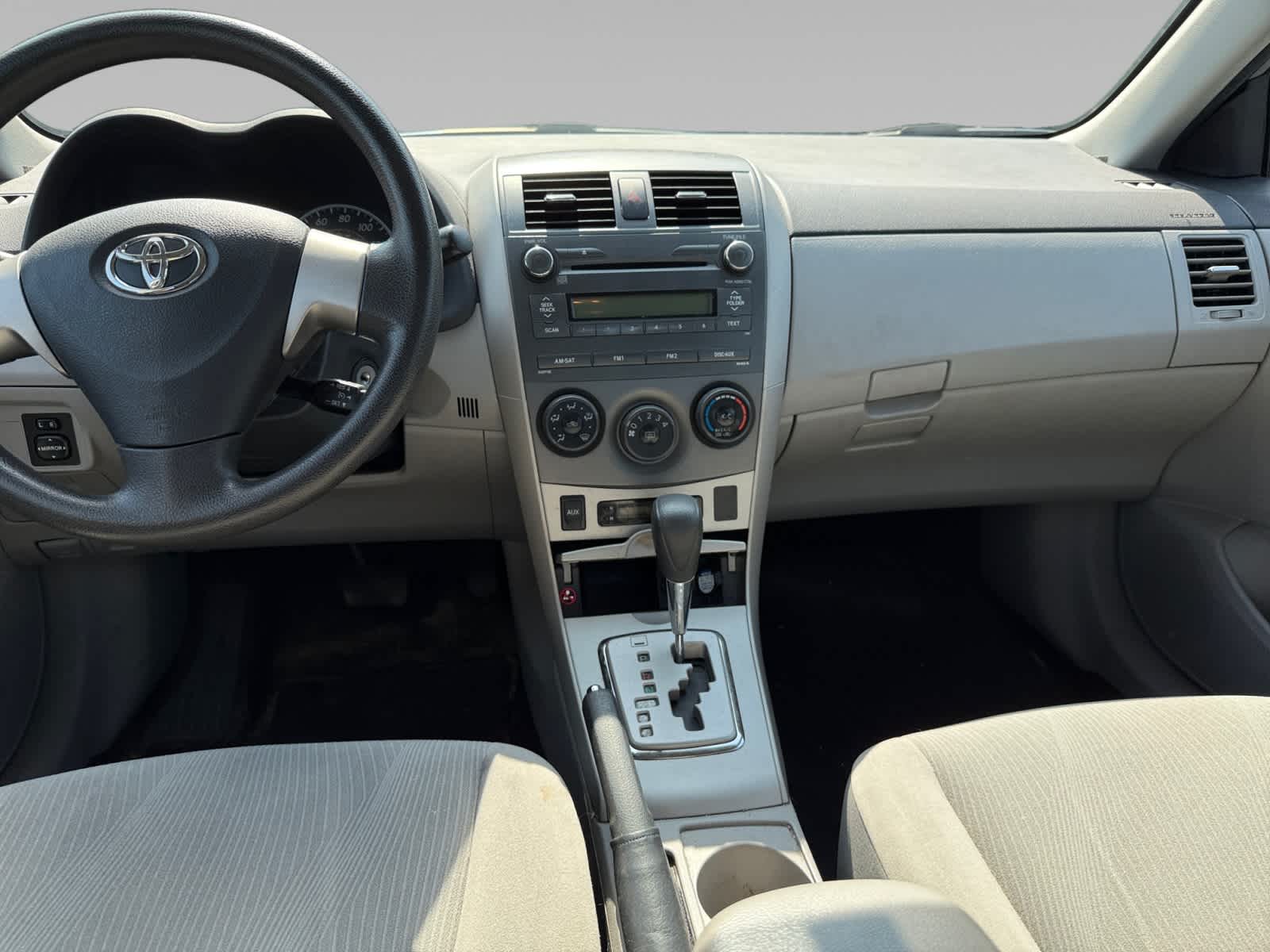 2011 Toyota Corolla LE photo 10