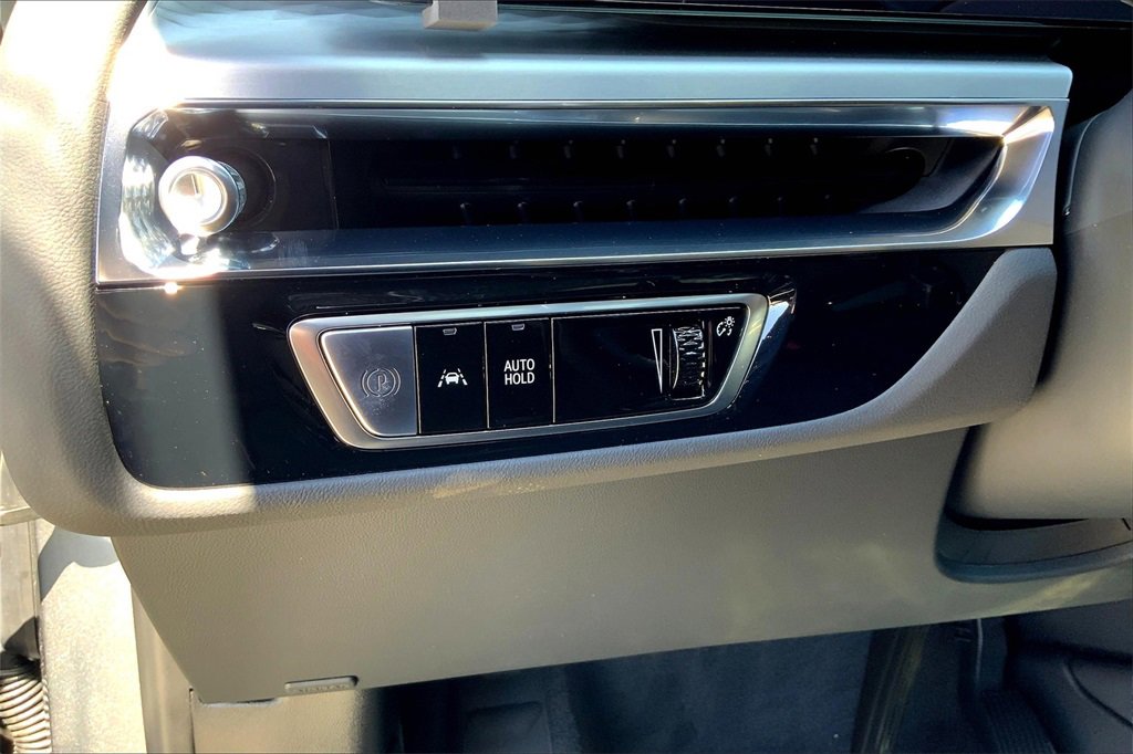 2025 Cadillac Lyriq Luxury photo 18
