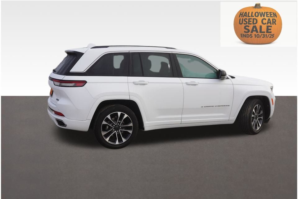 2022 Jeep Grand Cherokee Overland photo 2