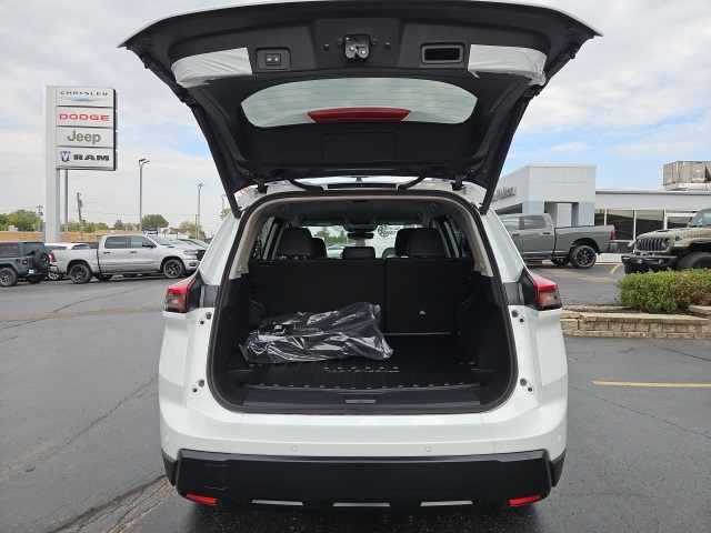 2026 Nissan Rogue SV photo 6