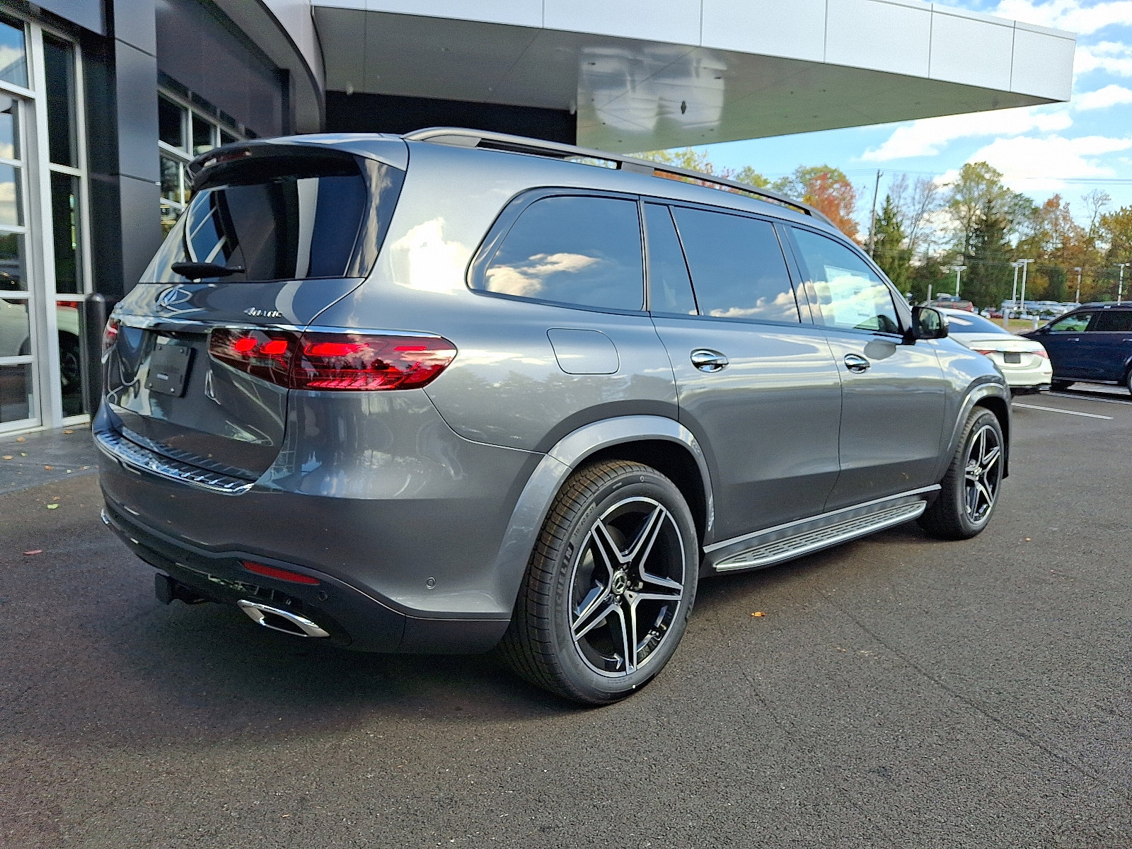 2026 Mercedes Benz GLS 450 4MATIC photo 4