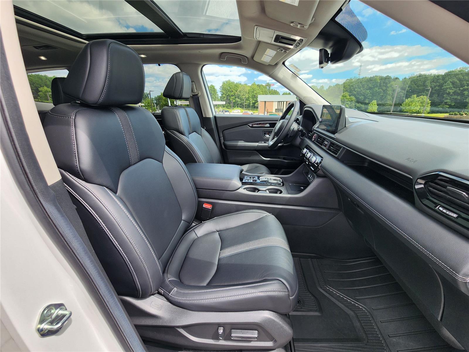 2025 Honda Pilot Touring photo 4