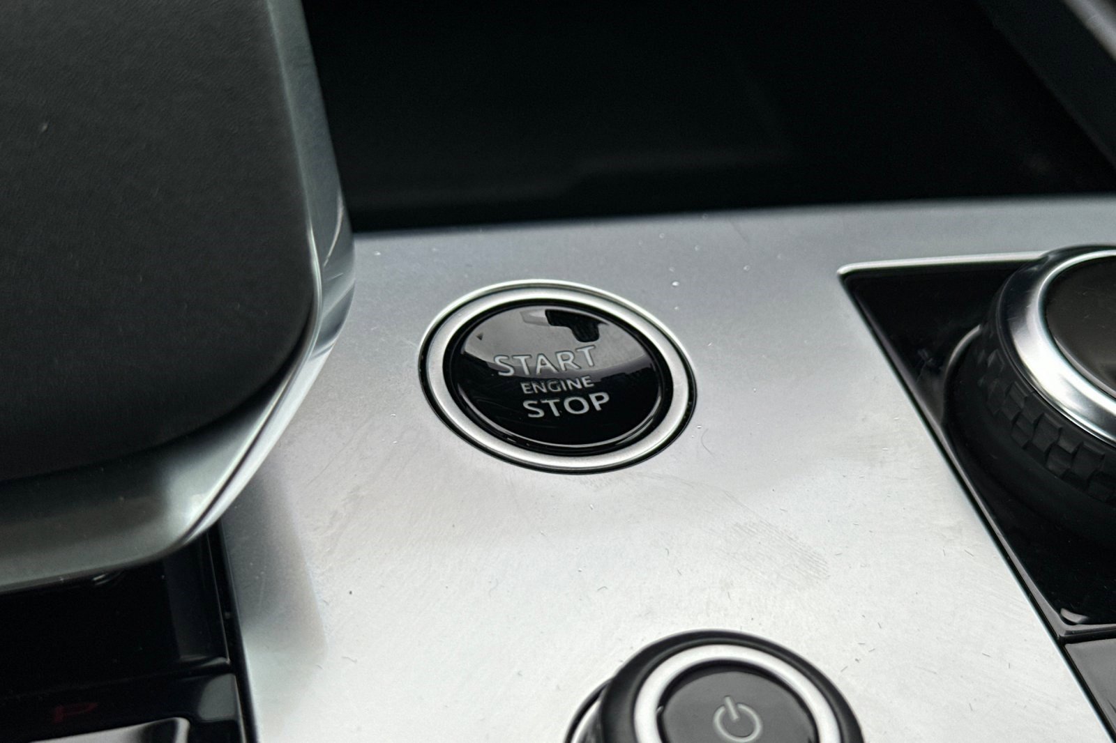 2023 Land Rover Range Rover SE photo 30