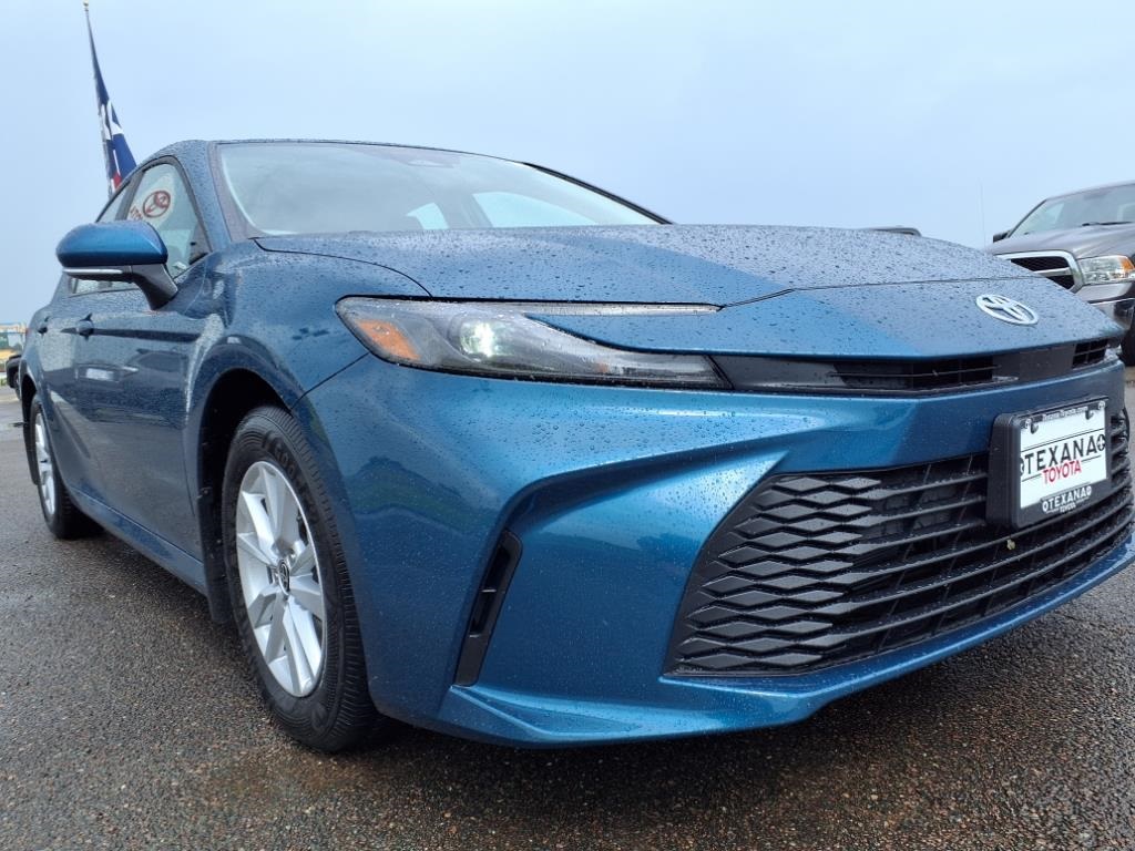 2025 Toyota Camry LE photo 9