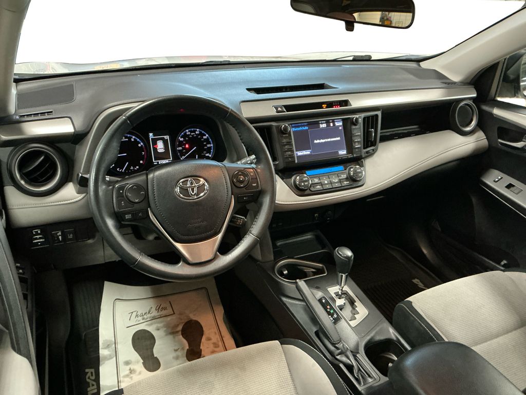 2017 Toyota RAV4 XLE photo 9
