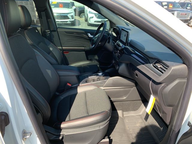 2025 Ford Escape ST-Line photo 28