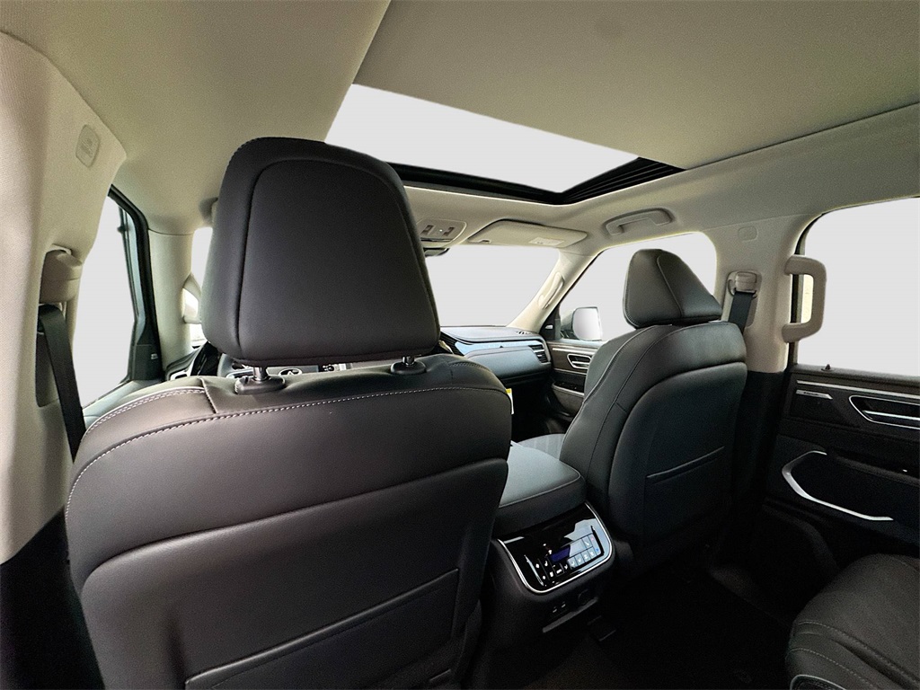 2026 Infiniti QX80 Luxe photo 24