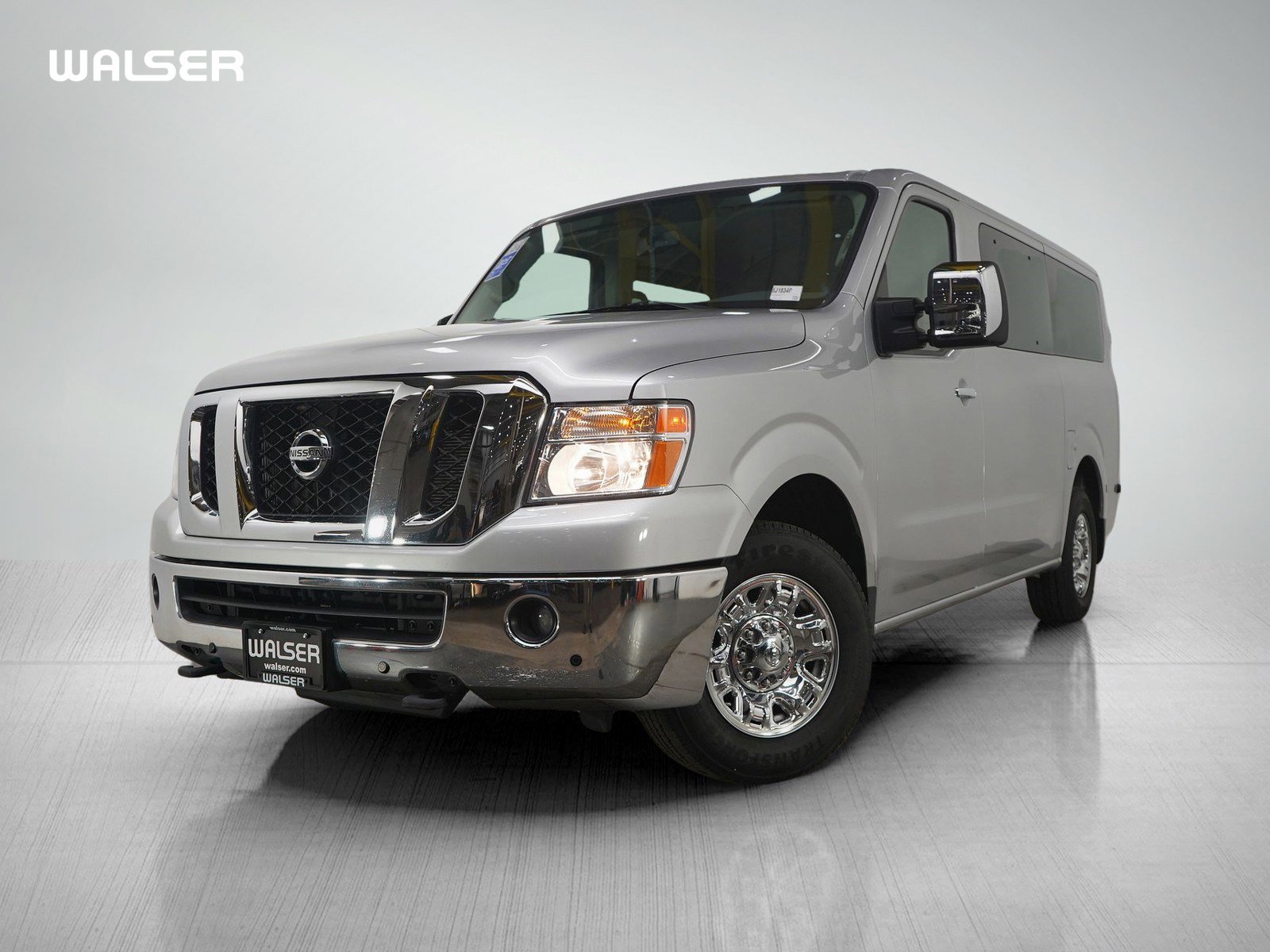 2018 Nissan NV Passenger SL's photo
