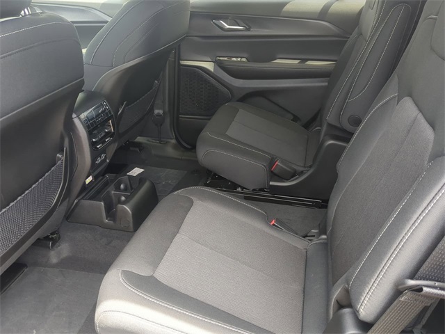 2025 Jeep Grand Cherokee Laredo photo 12
