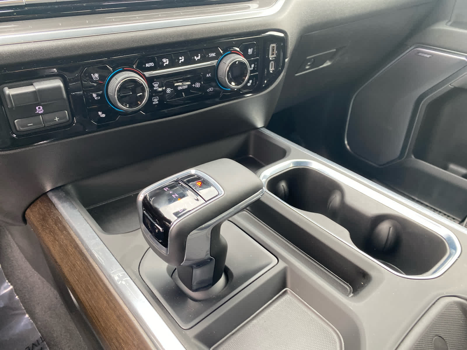 2025 Chevrolet Silverado 1500 High Country photo 17
