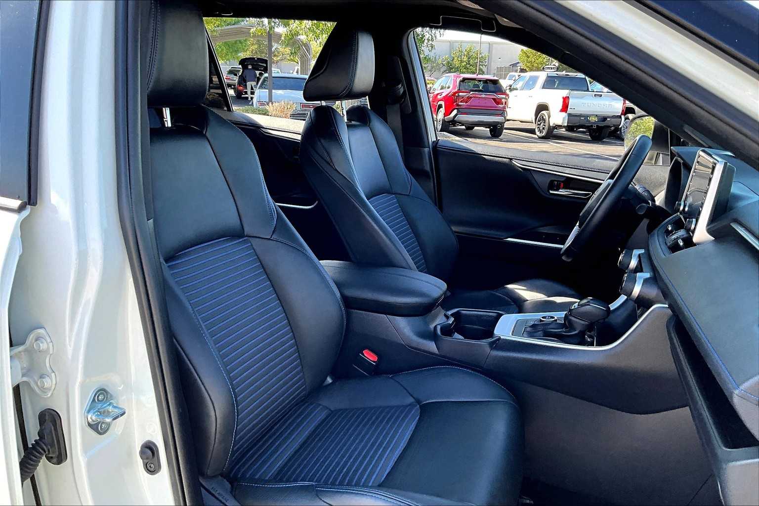 2021 Toyota RAV4 Hybrid XSE photo 7