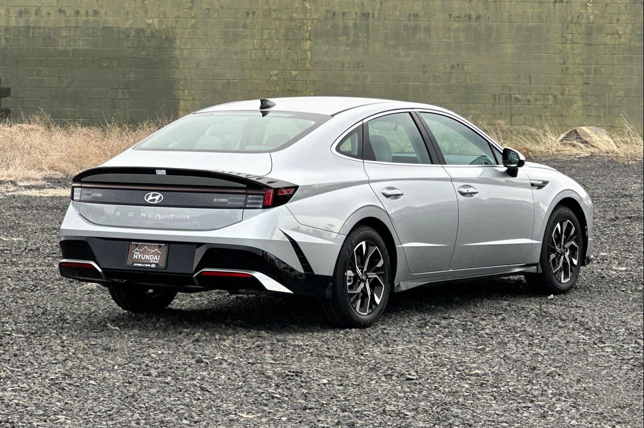 2025 Hyundai Sonata SEL photo 4