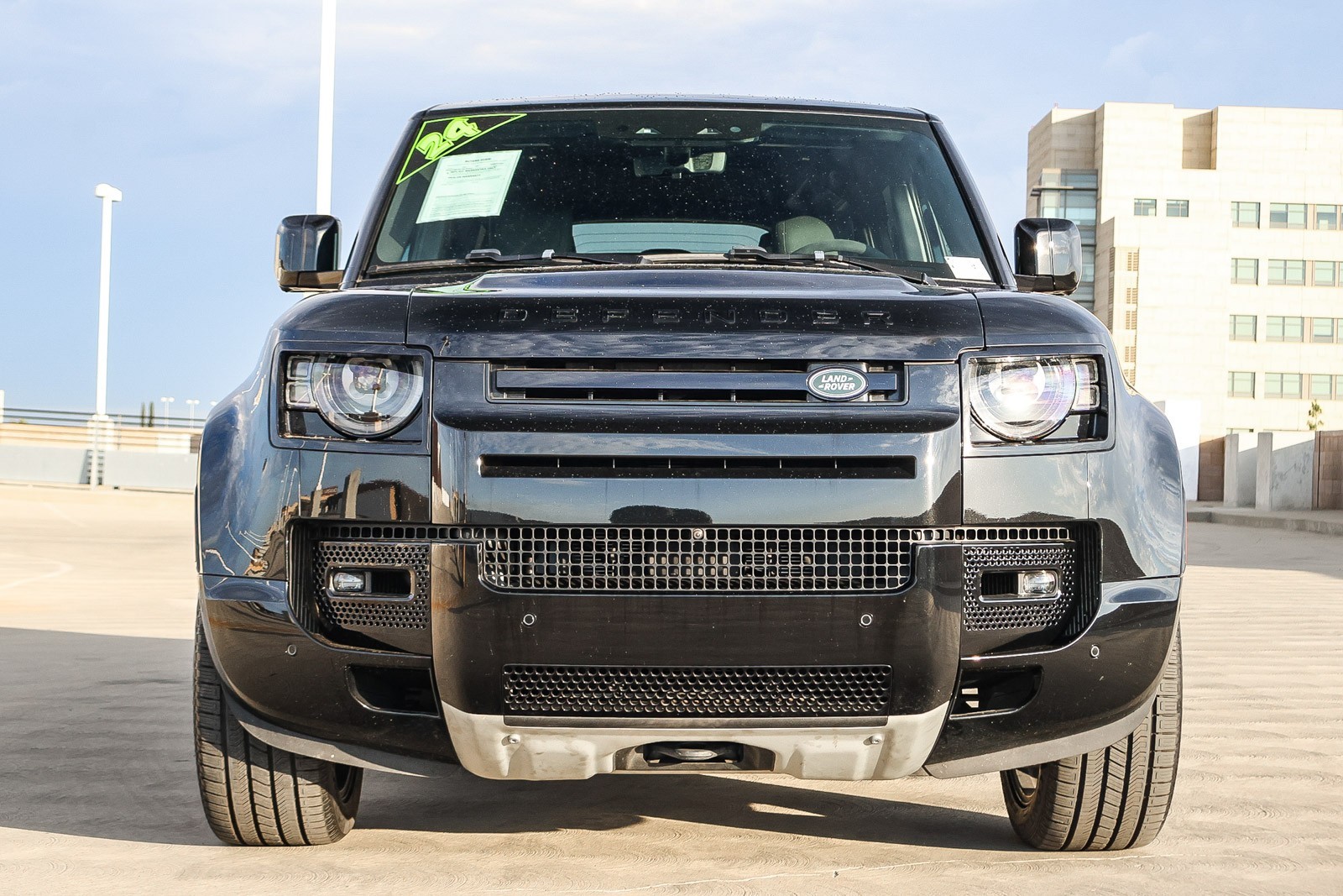 2024 Land Rover Defender 110 V8 photo 2
