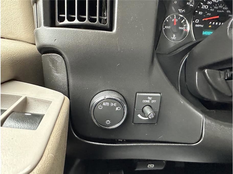 2015 Chevrolet Express Cutaway Van photo 22