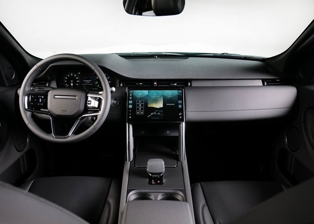 2024 Land Rover Discovery Sport SE photo 4
