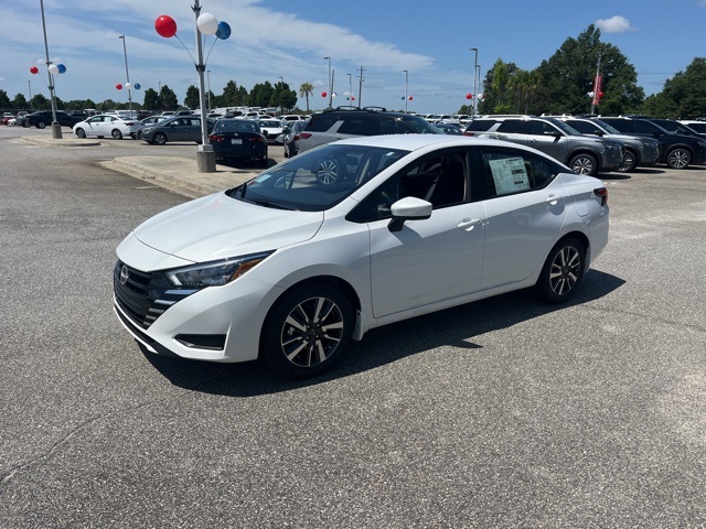 2025 Nissan Versa 1.6 SV photo 3